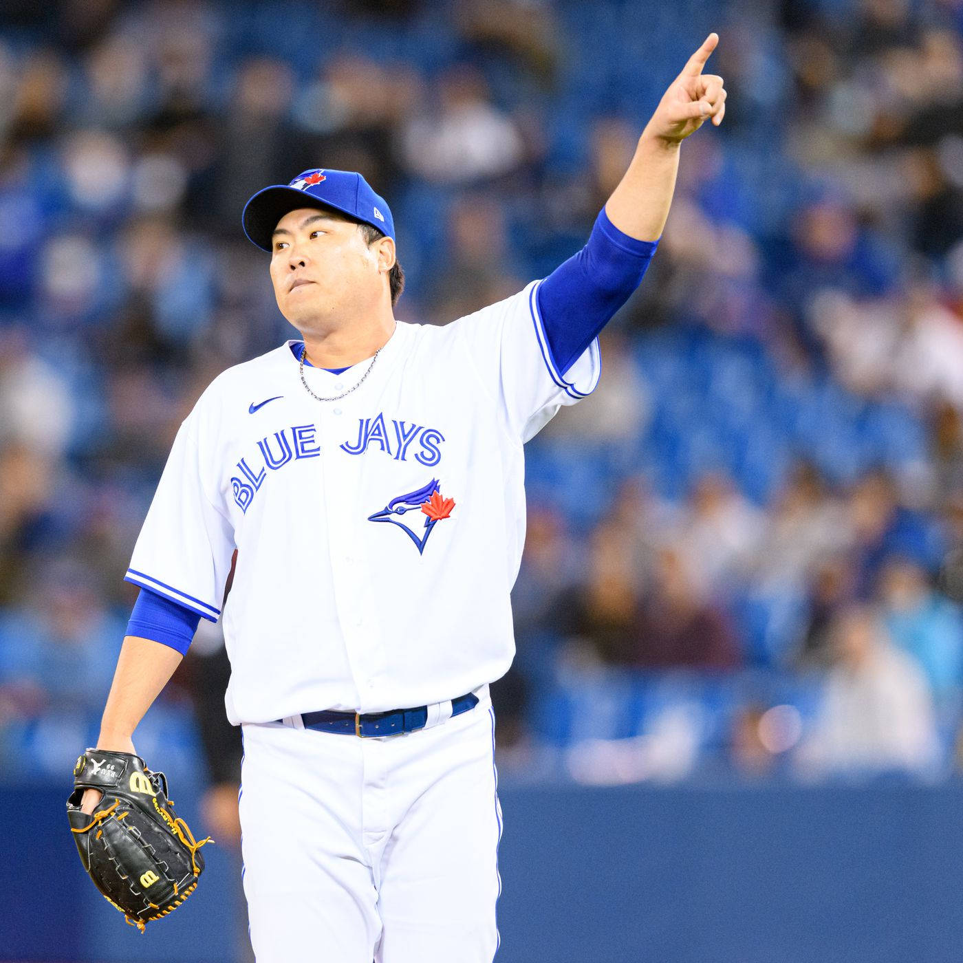 Hyun Jin Ryu Pointing Up Wallpaper