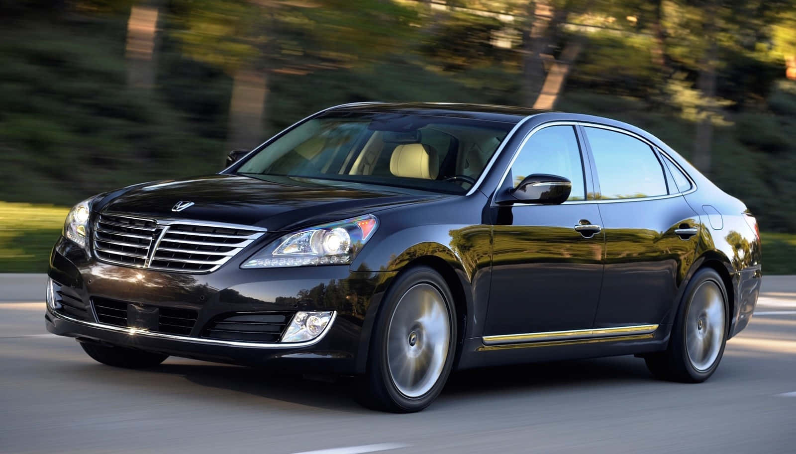 Hyundai Equus - Sleek And Luxurious Exterior Wallpaper