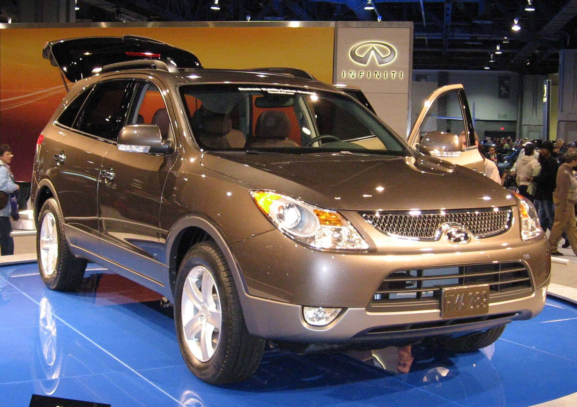 Hyundai Veracruz In Elegant Silver On A Scenic Background Wallpaper