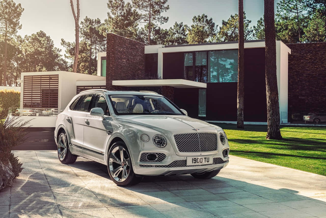 Icon Of Luxury And Performance: Bentley Bentayga Wallpaper