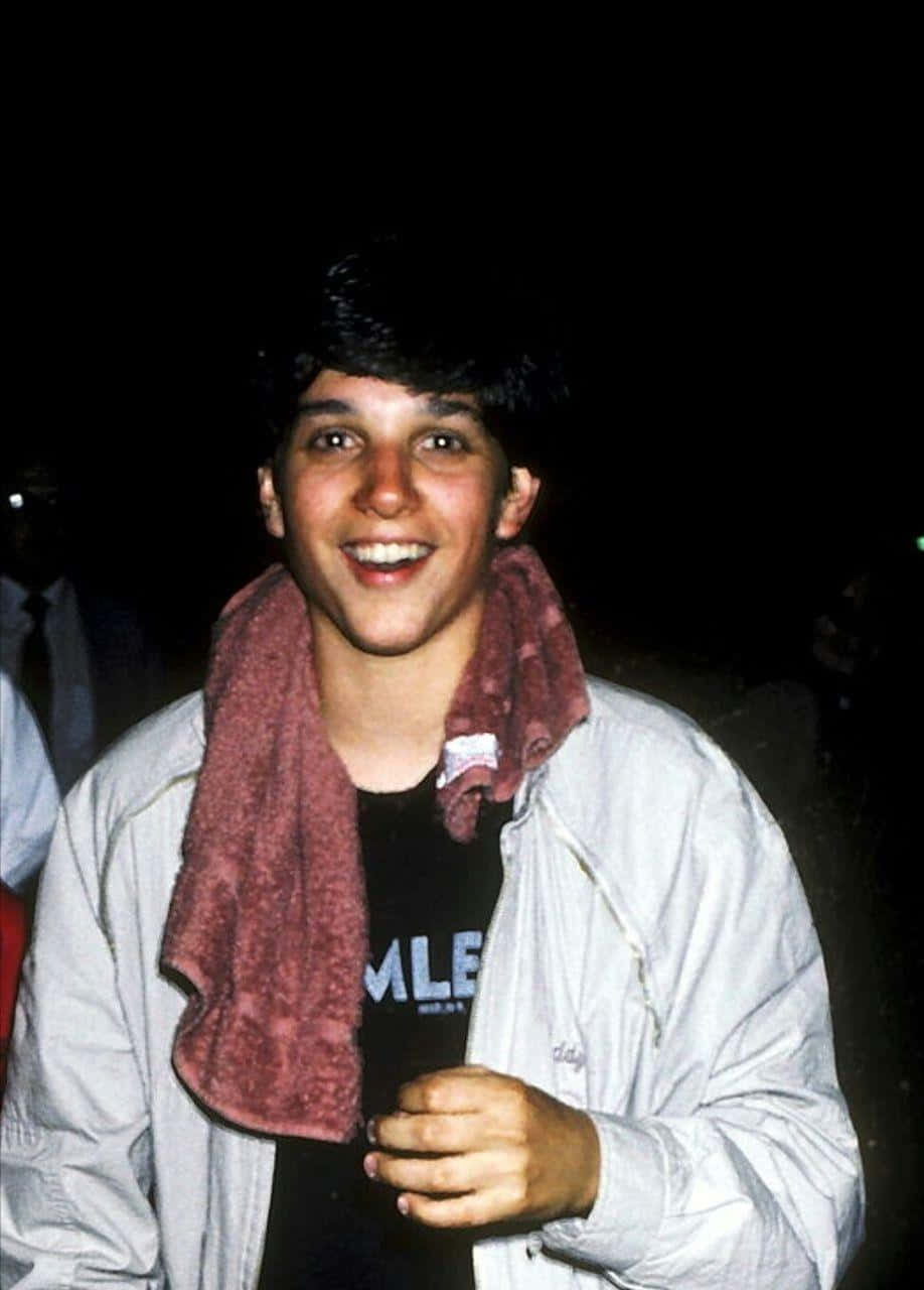 Iconic 80's Teen Heartthrob Ralph Macchio Wallpaper