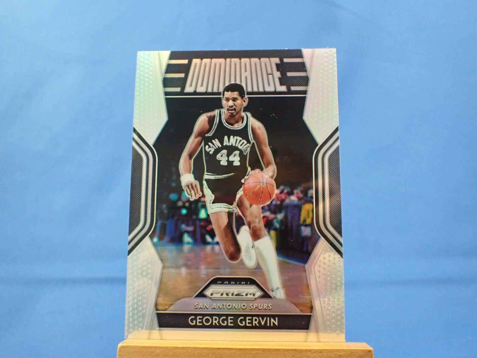 Iconic Collectible Card Of Basketball Legend George Gervin Wallpaper