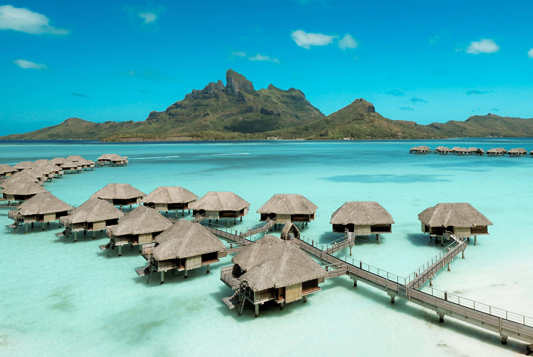 Idyllic Bora Bora Beach Paradise Wallpaper