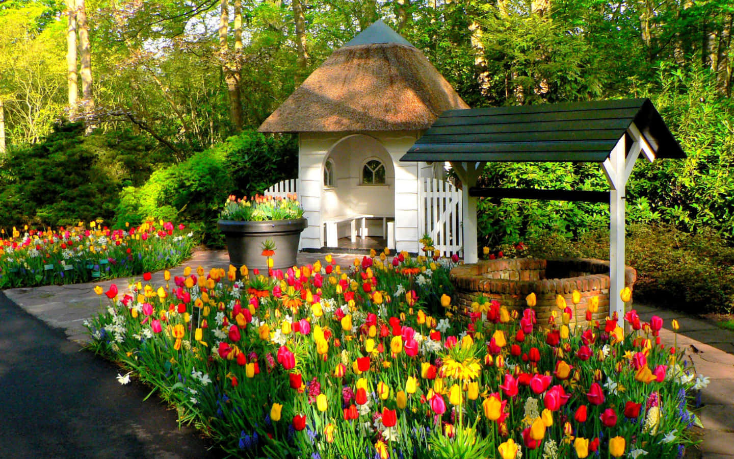 Idyllic Spring Garden Deventer Wallpaper