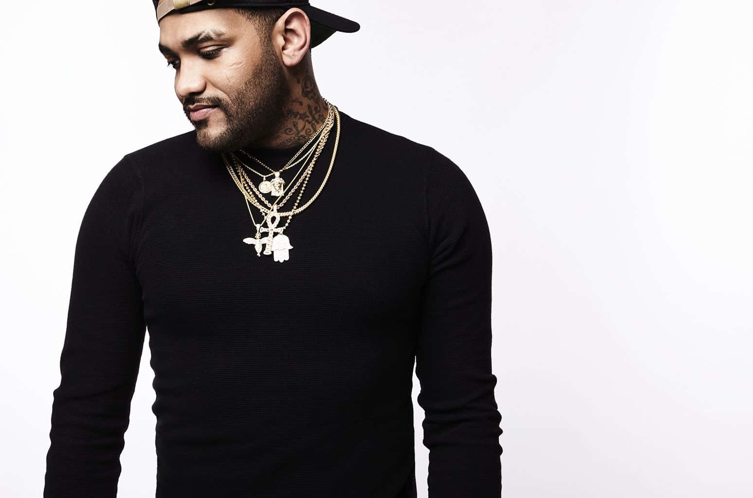 Image Joyner Lucas Rapping On Stage Wallpaper