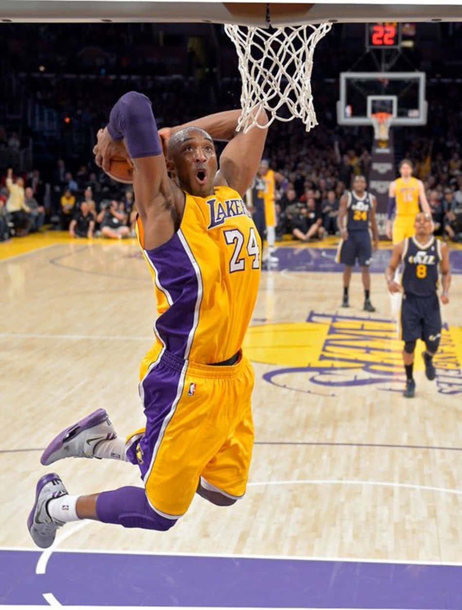 Image Kobe Bryant Slams The Ball Through The Hoop Wallpaper