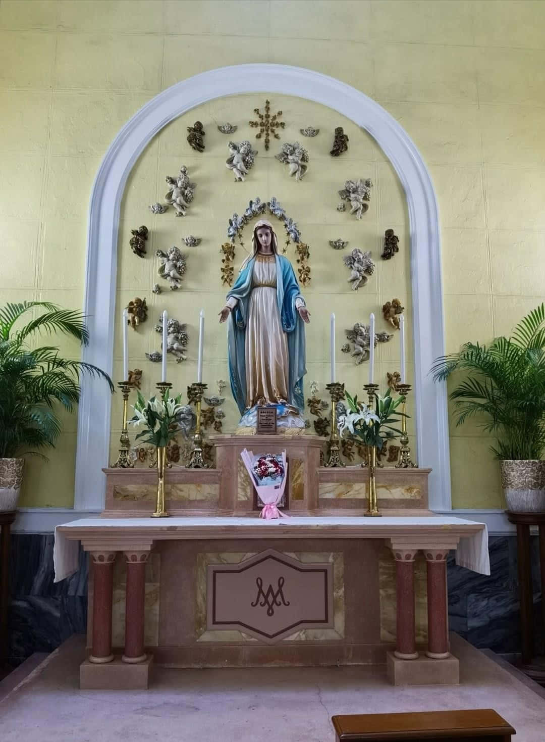 Immaculate Conception Altar Statue Wallpaper