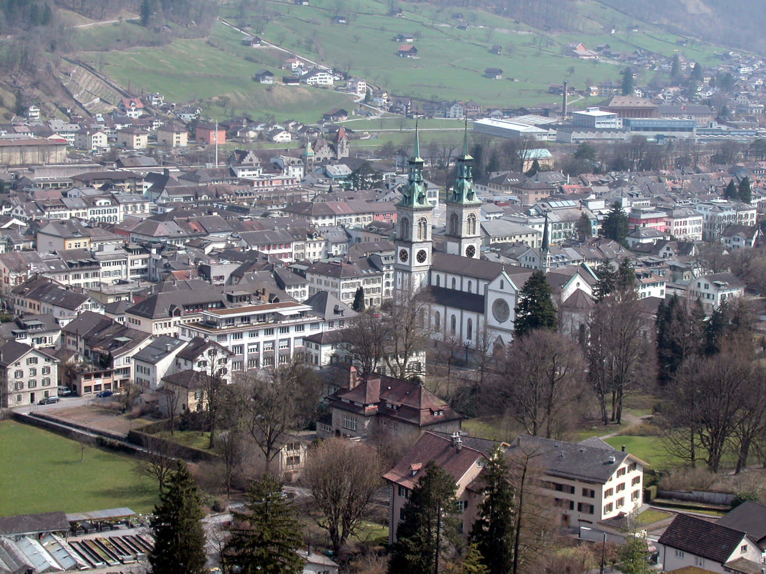 Impressive Glarus Mountain Panorama Wallpaper