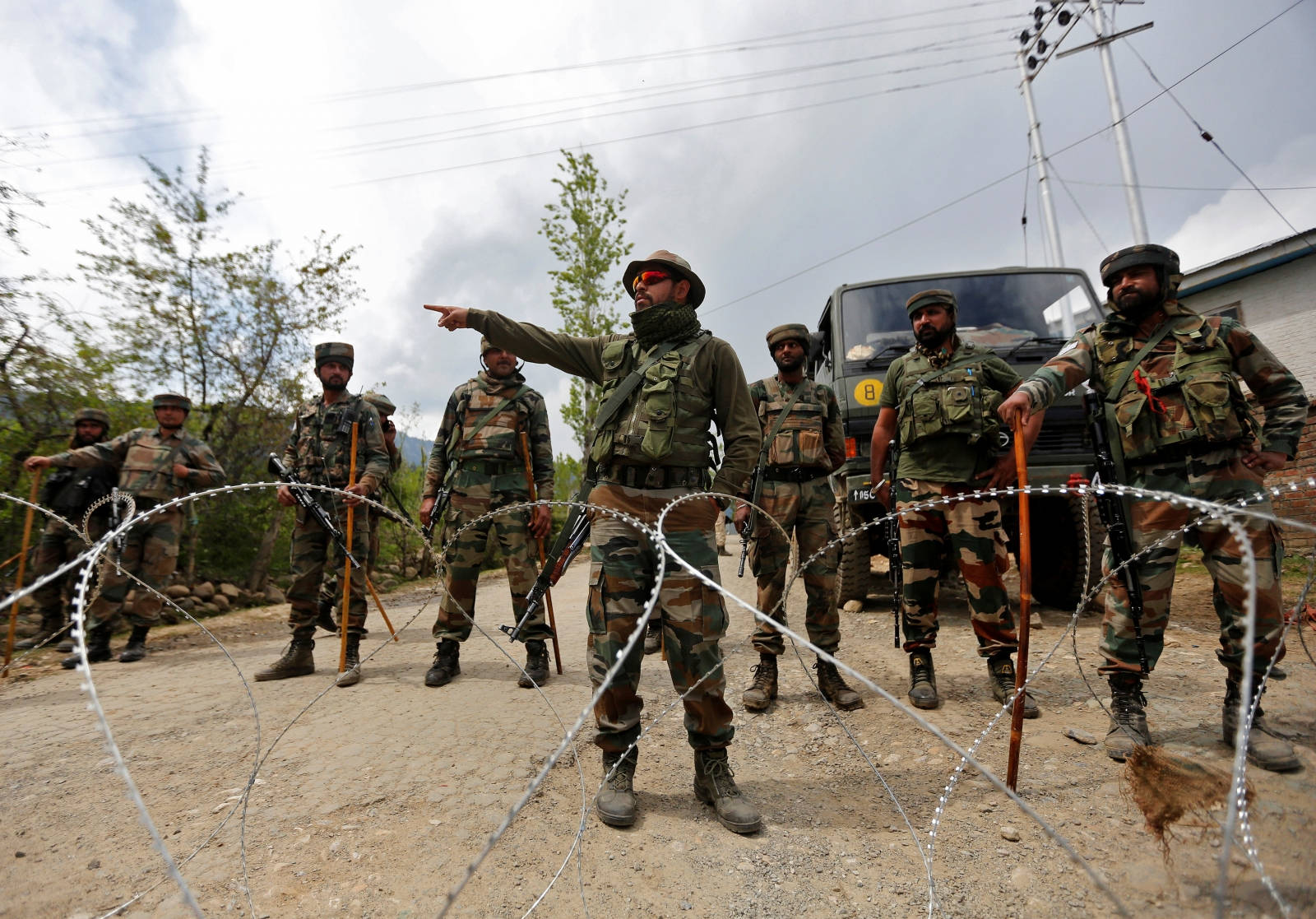 Indian Army Behind The Wires Wallpaper