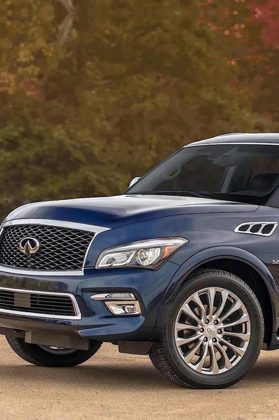 Infiniti Qx80 Luxurious Suv Wallpaper