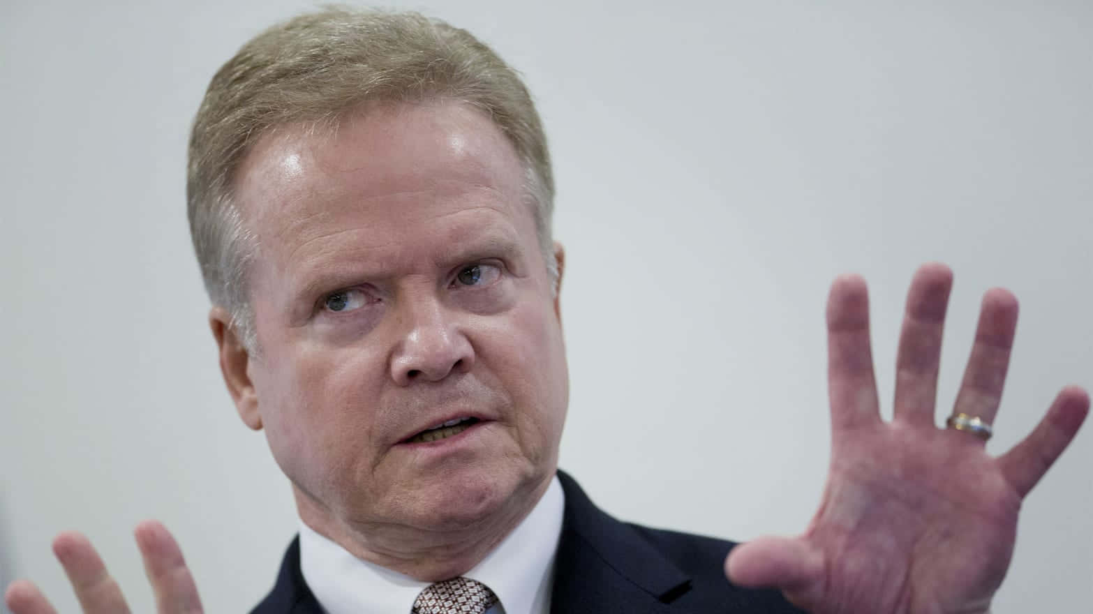 Insightful Close-up Portrait Of Jim Webb Wallpaper