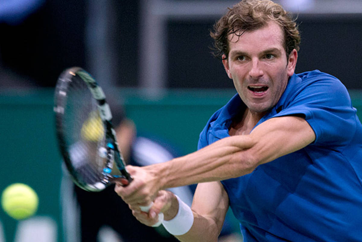 Intense Focus - Julien Benneteau In Action Wallpaper