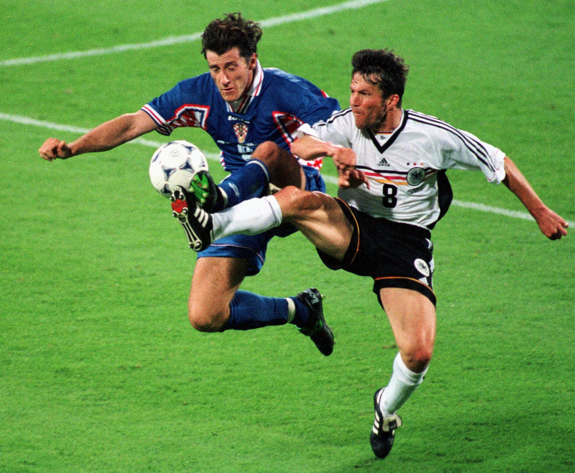 Intense Football Match Davor Suker Wallpaper