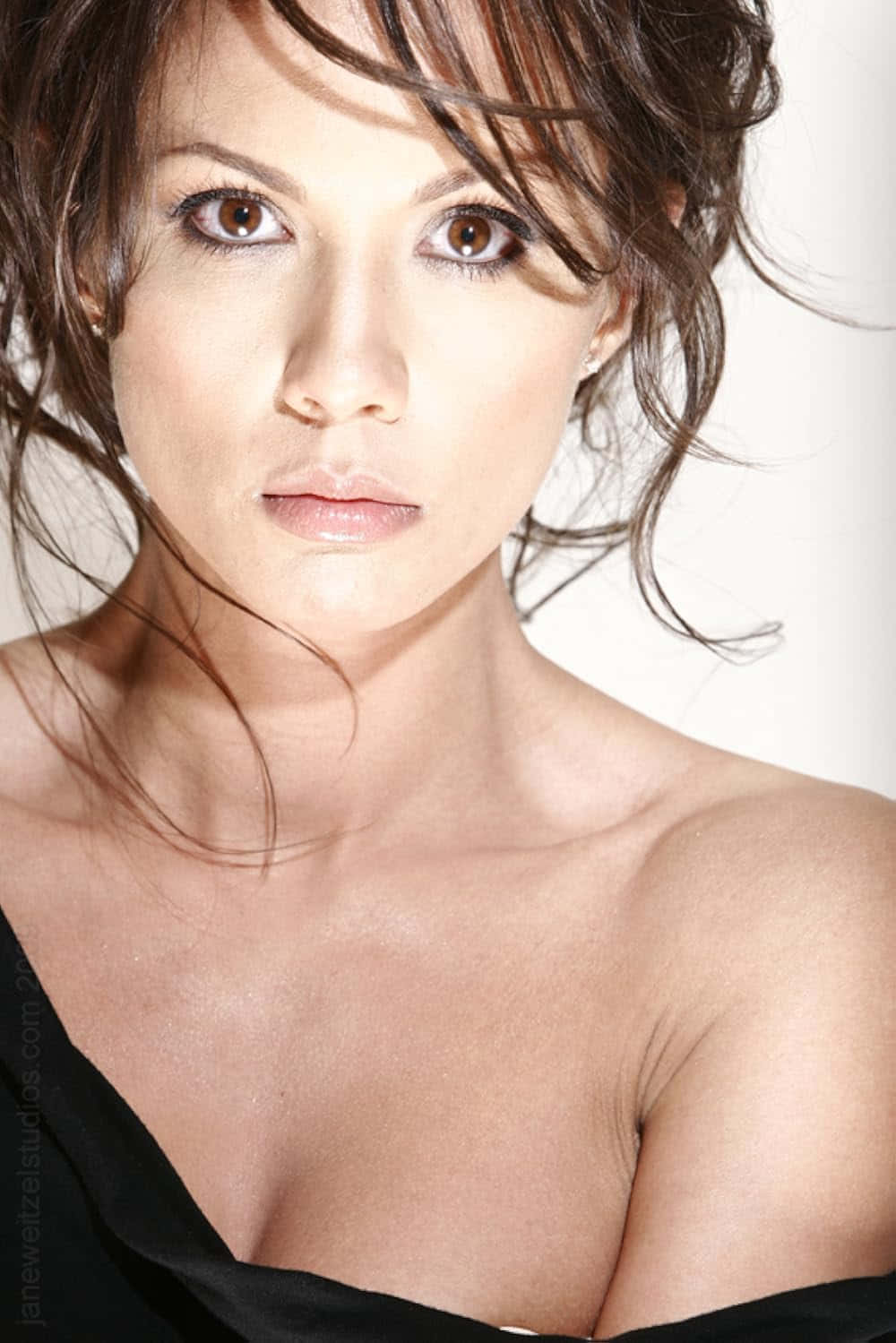 Intense Gaze Portrait Lexa Doig Wallpaper