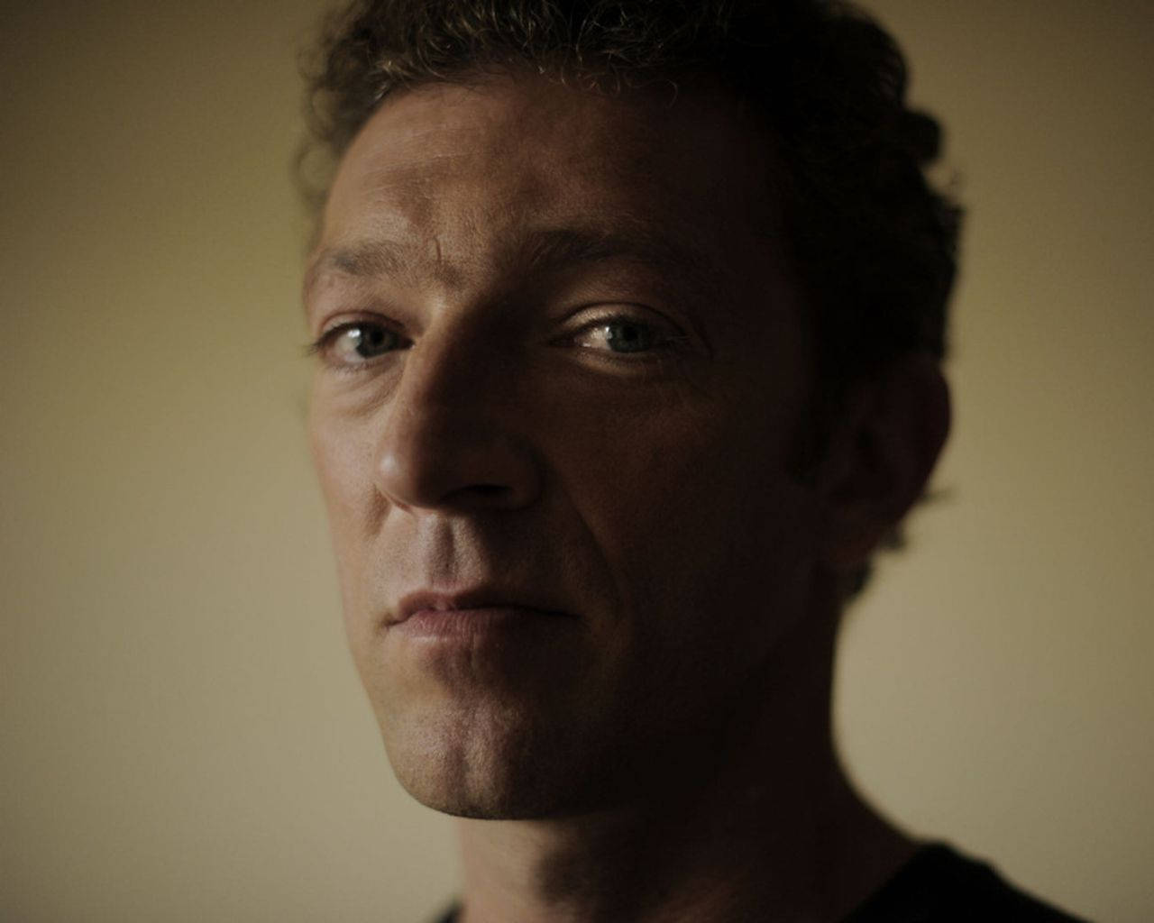 Intriguing Headshot Of French Actor, Vincent Cassel Wallpaper