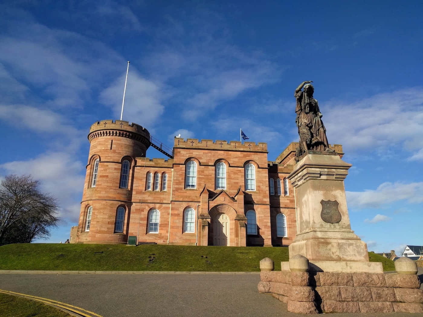 Inverness Castleand Flora Mac Donald Statue Wallpaper