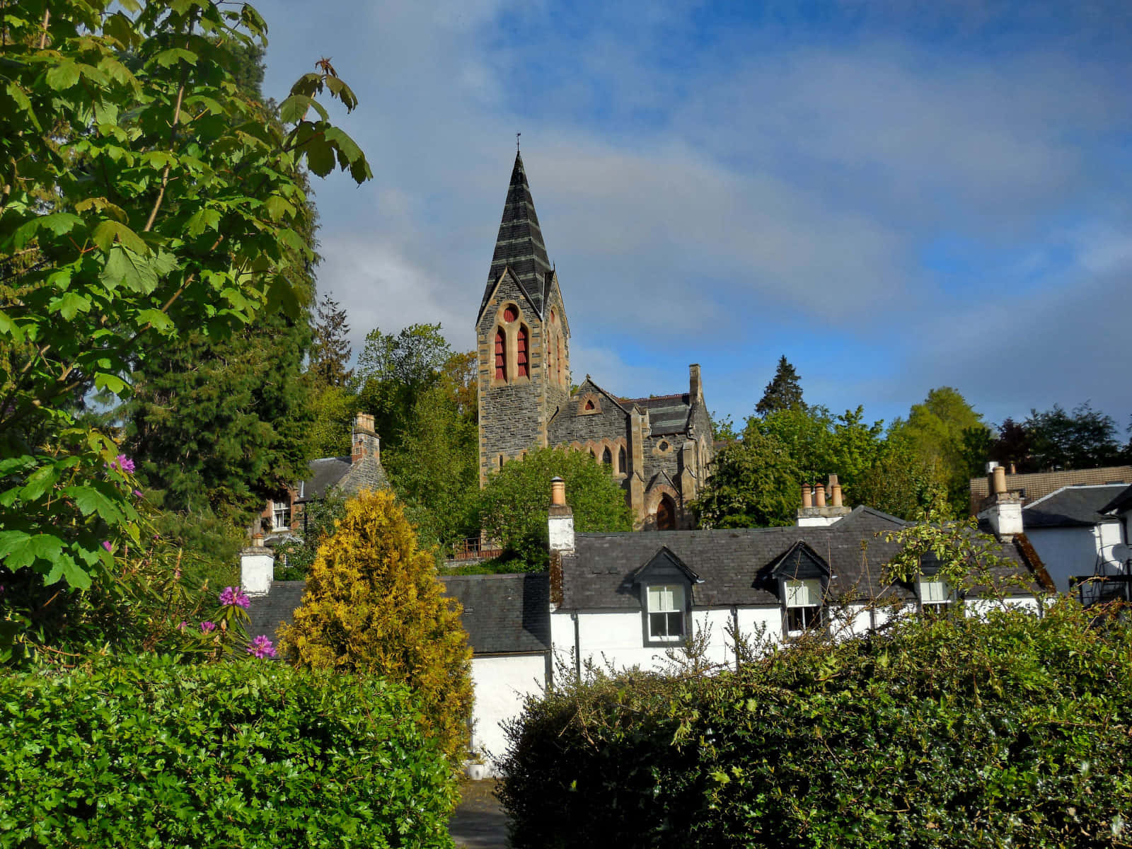 Inverness Church Behind Homes Wallpaper