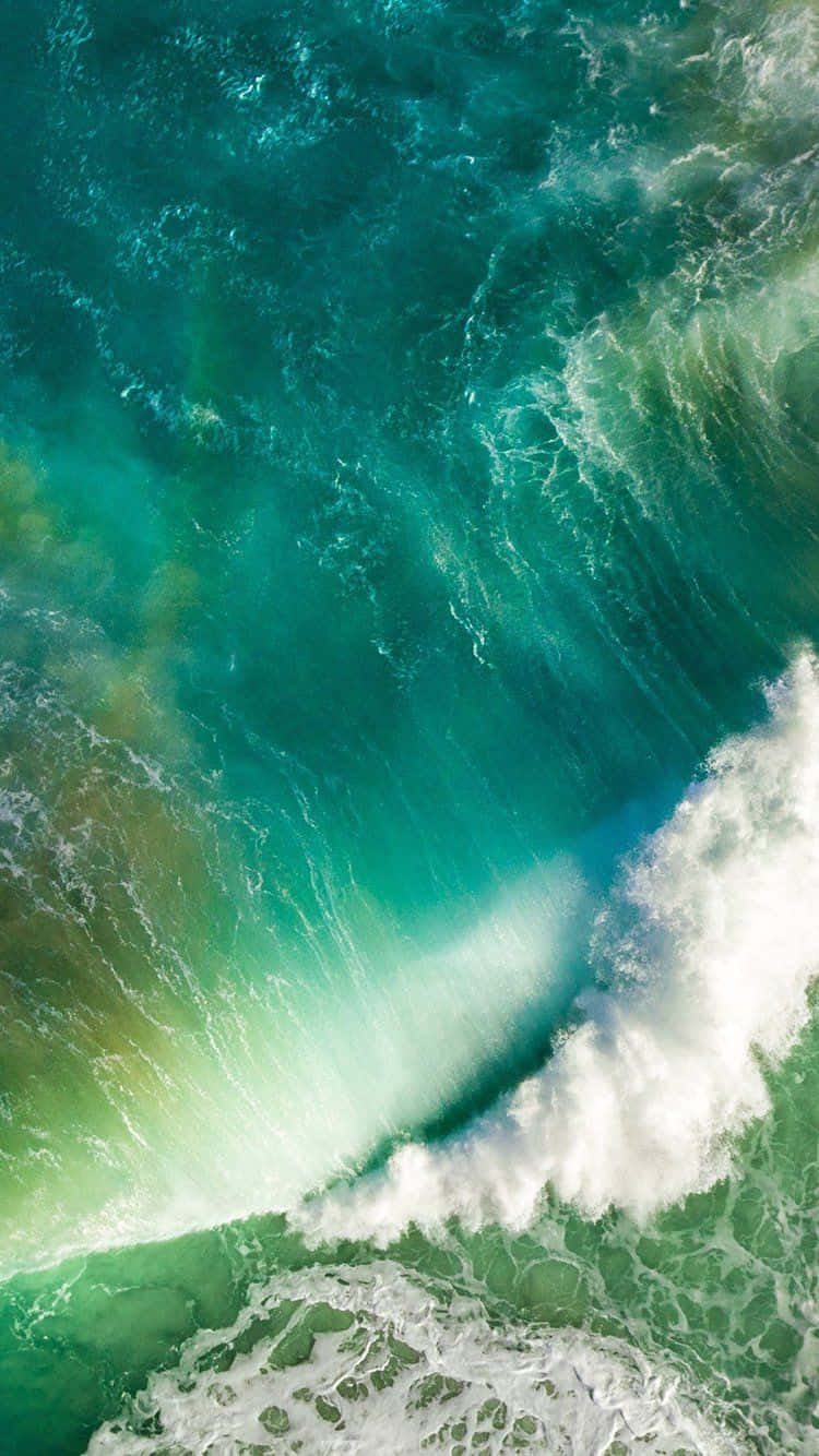 Ios 1 Green Waves Crashing Wallpaper