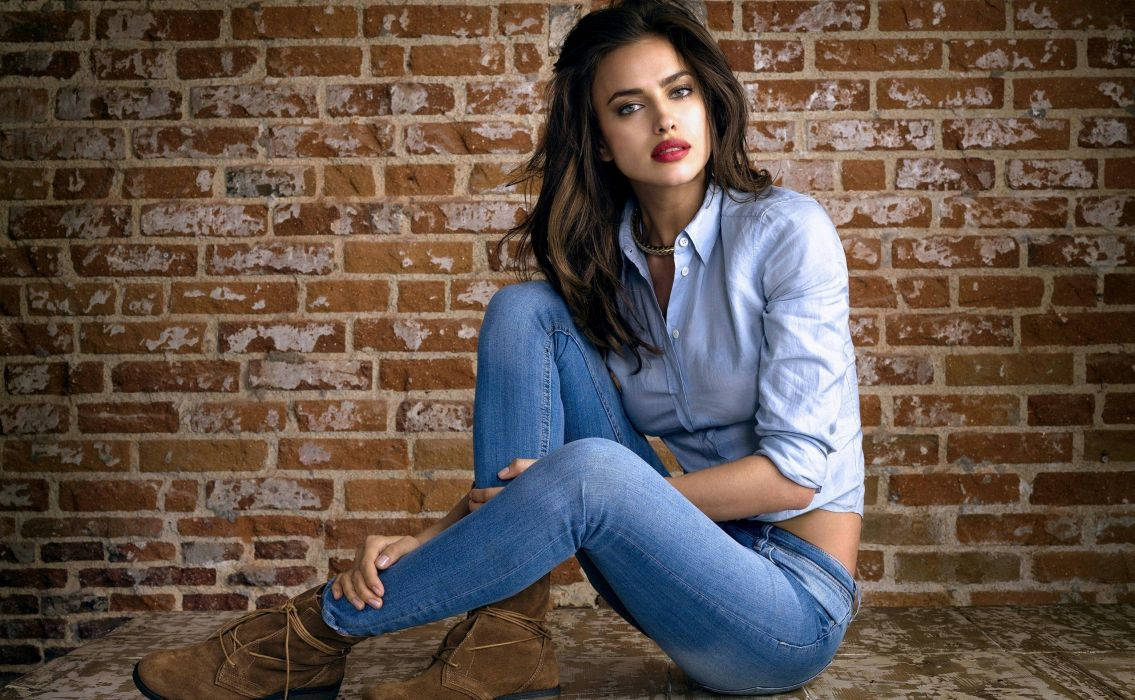 Irina Shayk In Denim Jeans Wallpaper