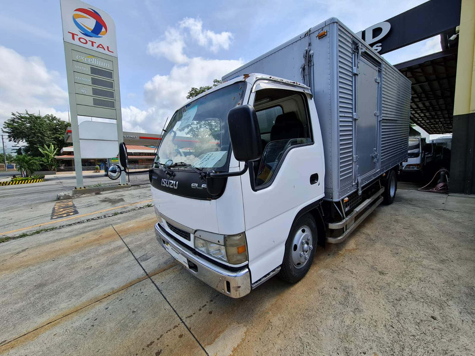 Isuzu Elf Truckat Gas Station Wallpaper