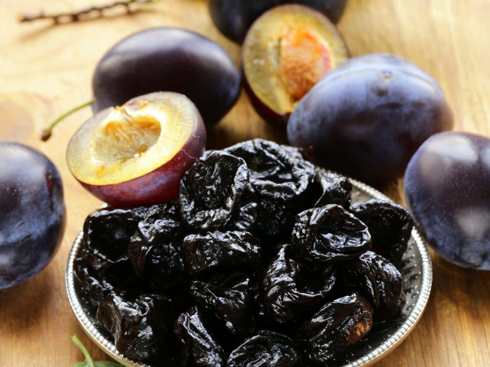 Italian Prune Plum Fresh And Dried Fruits Wallpaper