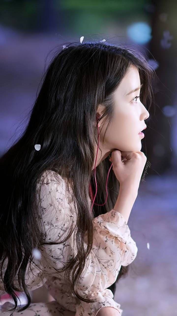 Iu Side View Wallpaper