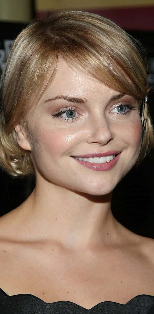 Izabella Miko Flaunts Her Glamorous Look Wallpaper