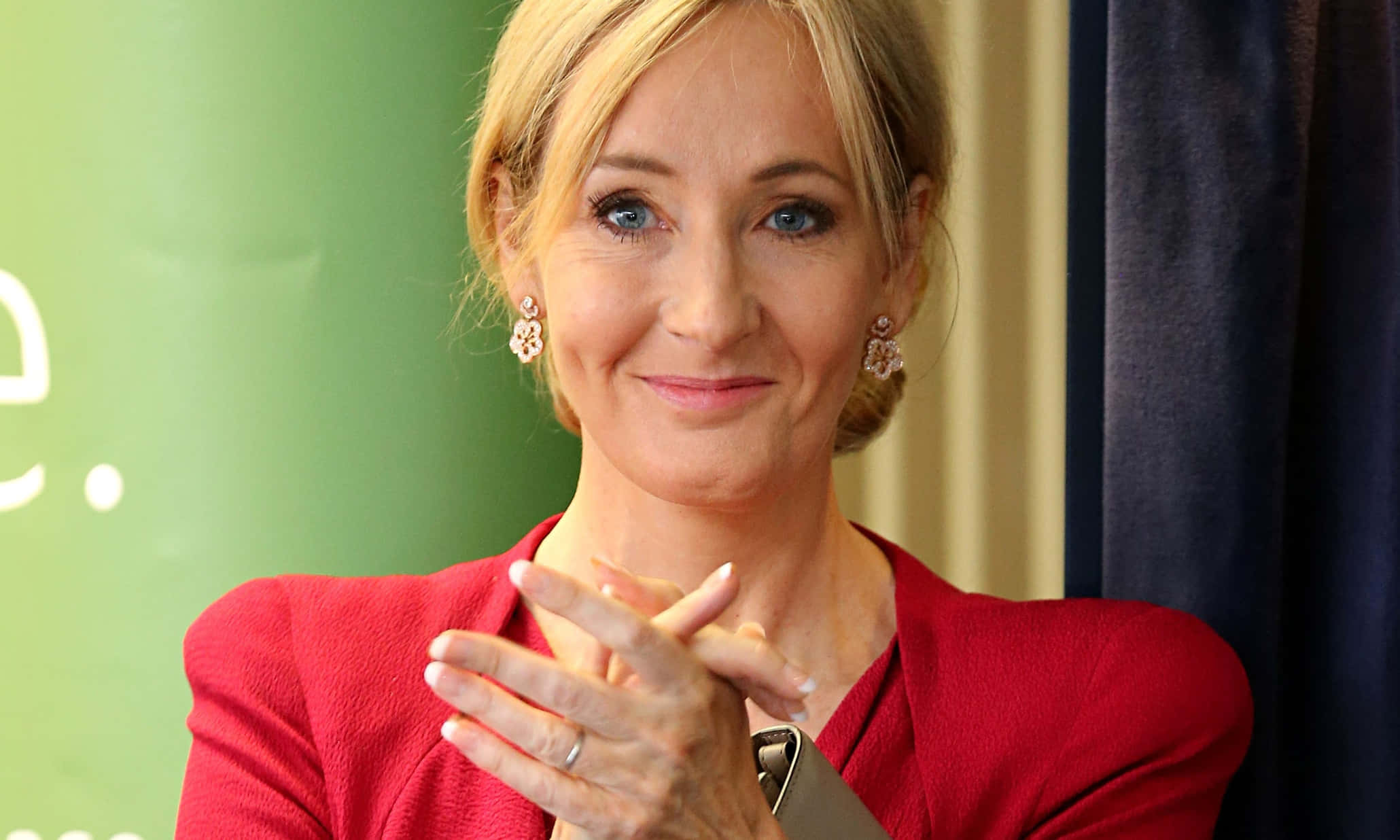 J.k. Rowling At A Book Signing Event Wallpaper