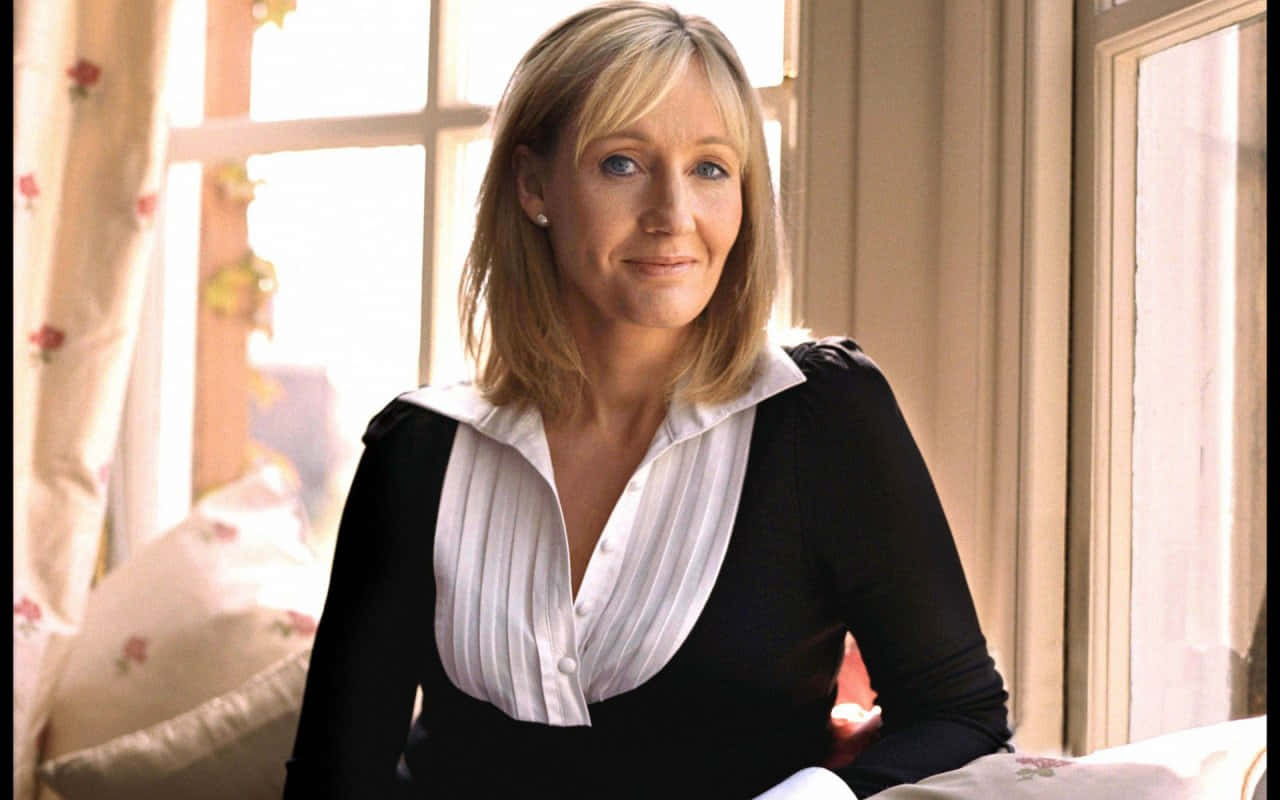 J.k. Rowling, Prolific Author And Creator Of Harry Potter Wallpaper