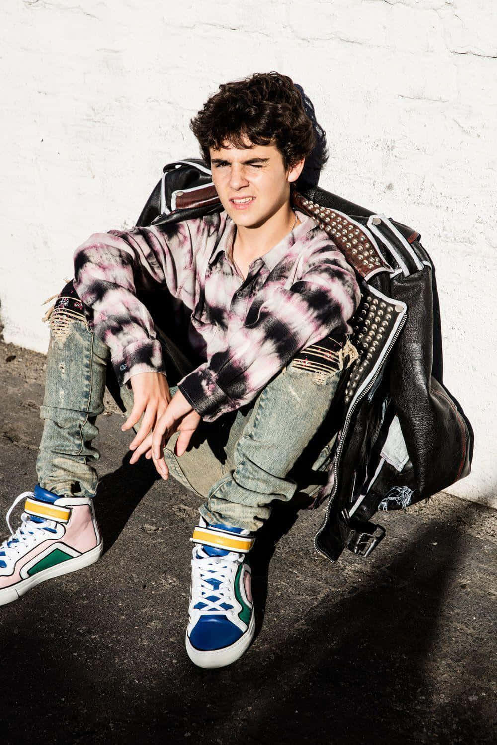 Jack Dylan Grazer Casual Urban Style Wallpaper