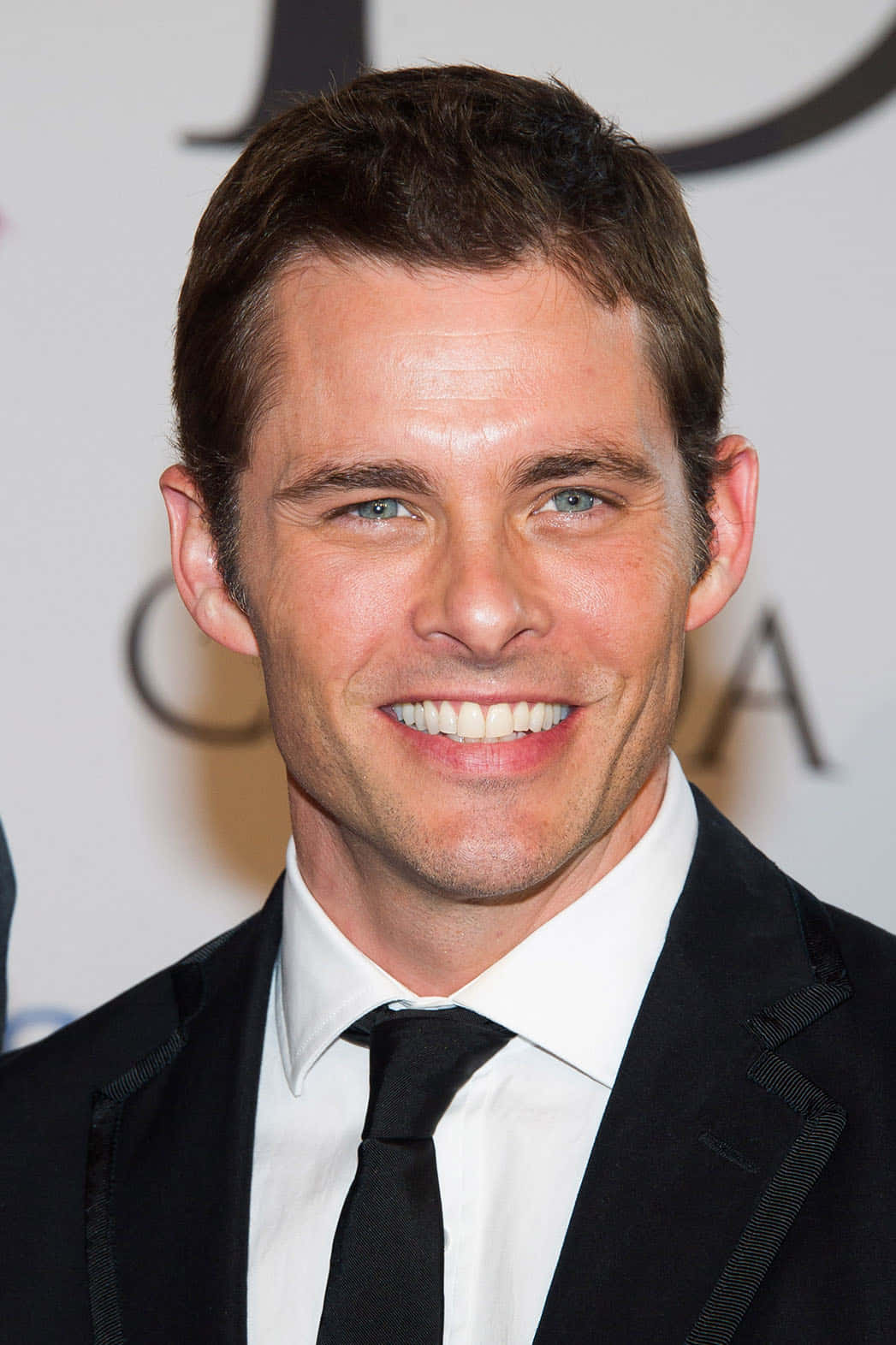 James Marsden 1047 X 1572 Wallpaper