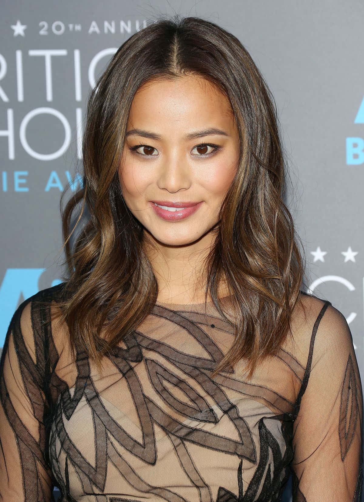 Jamie Chung Glowing In Elegance Wallpaper