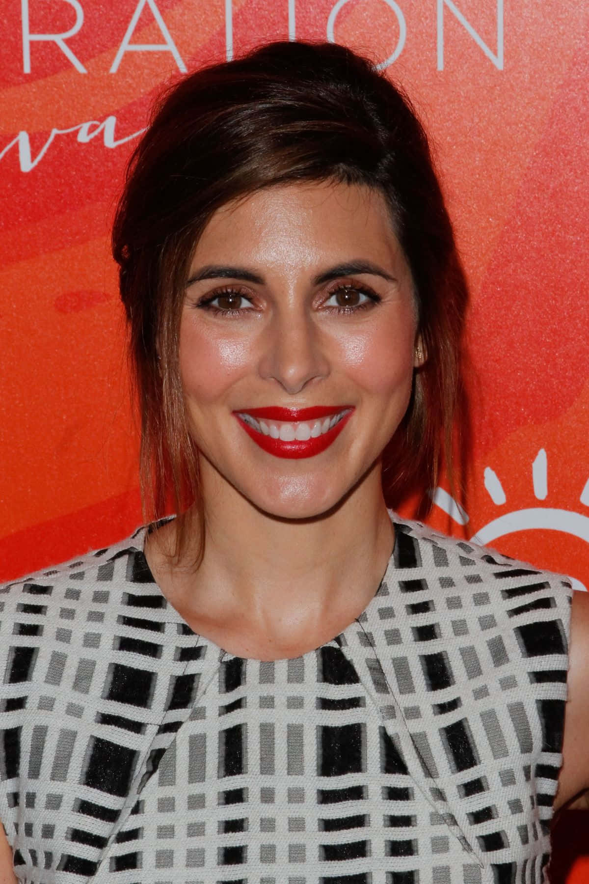 Jamie Lynn Sigler Radiates Beauty In Elegant Photoshoot Wallpaper