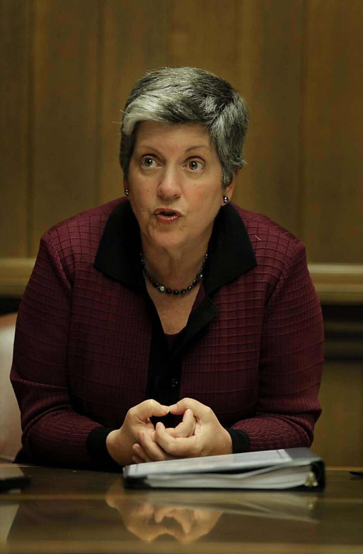 Janet Napolitano In Maroon Blazer Wallpaper