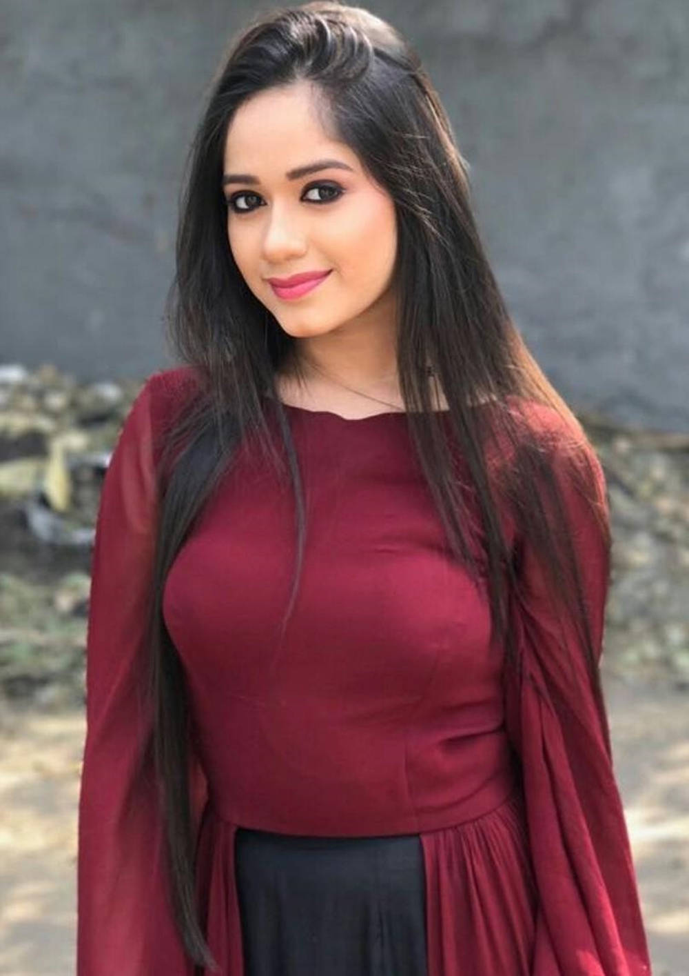 Jannat Zubair Flaunting Her Charismatic Smile Wallpaper