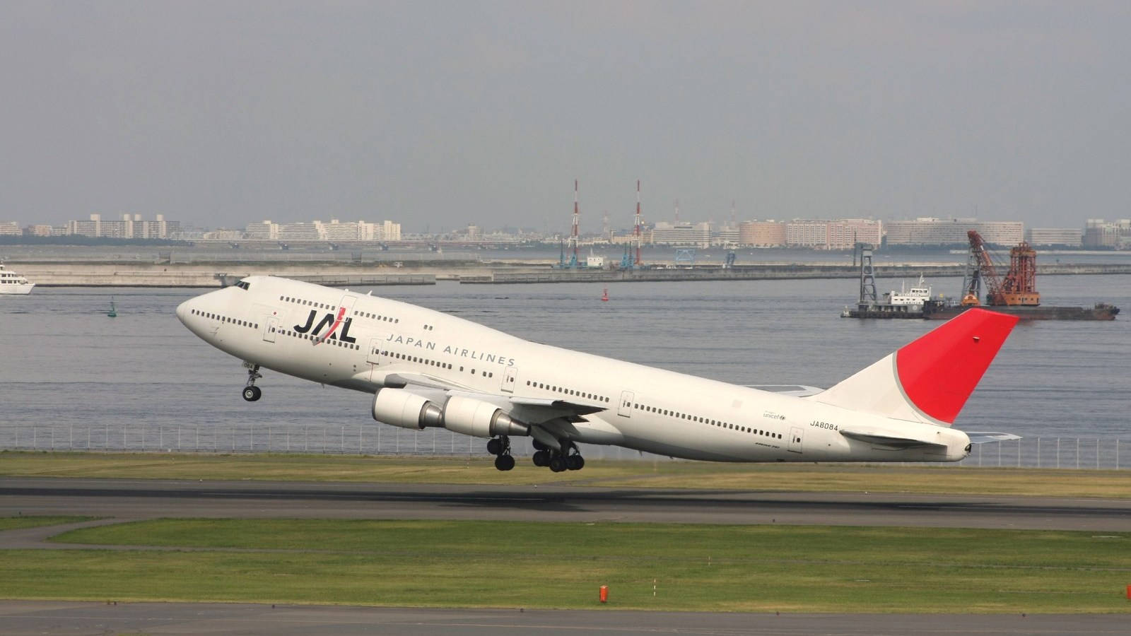 Japan Airlines Take Off Ground Wallpaper