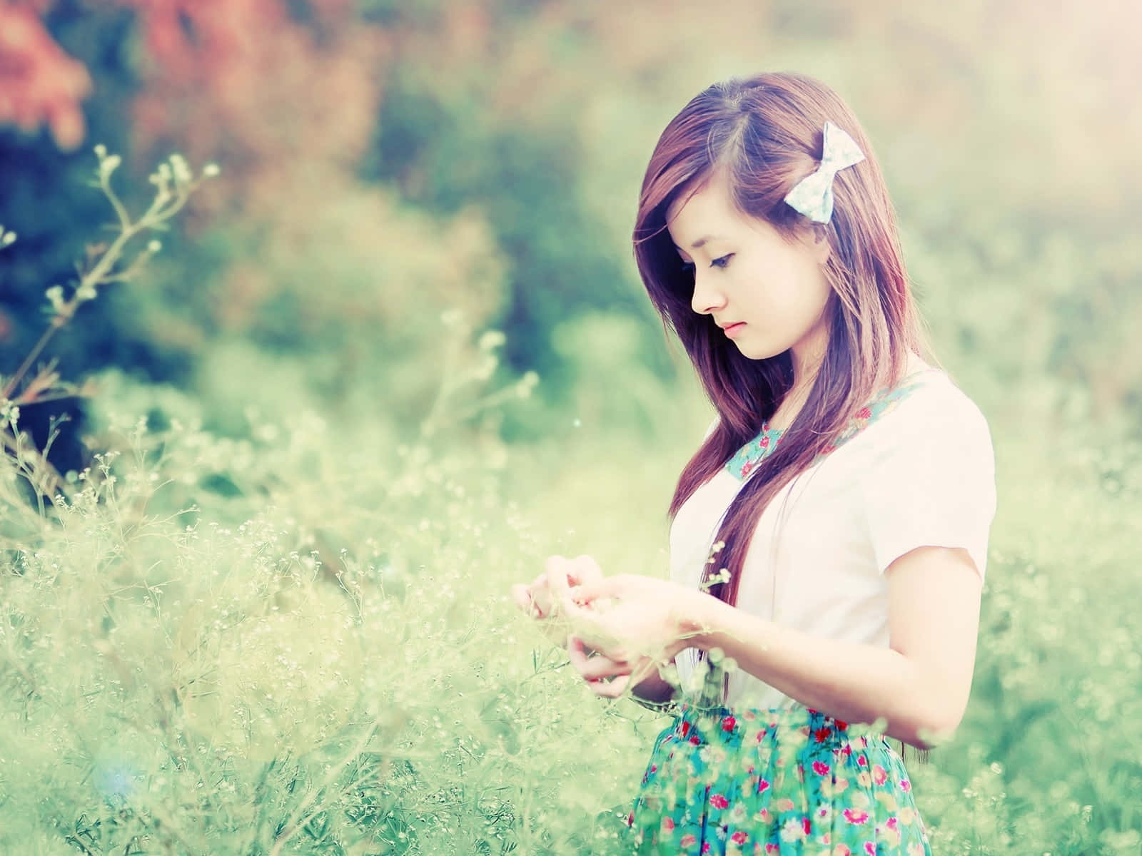 Japanese Women In Park Wallpaper