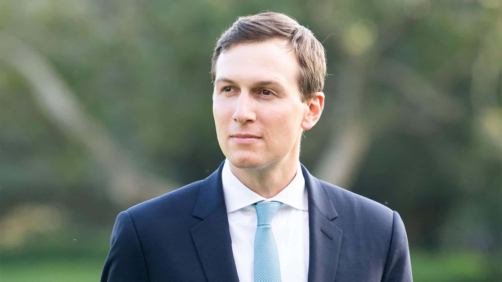 Jared Kushner Outside Wallpaper