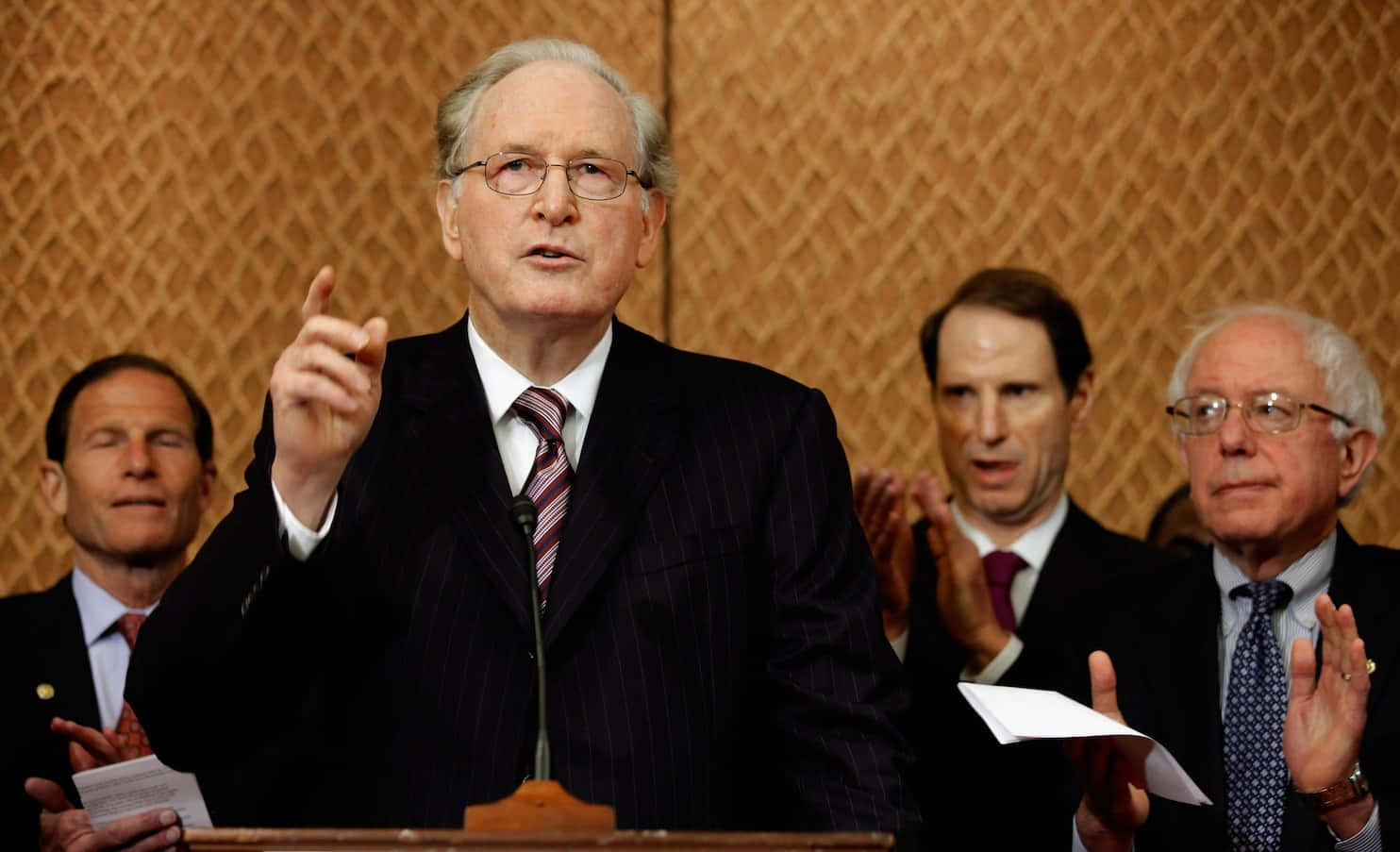 Jay Rockefeller Clapping Audience Wallpaper