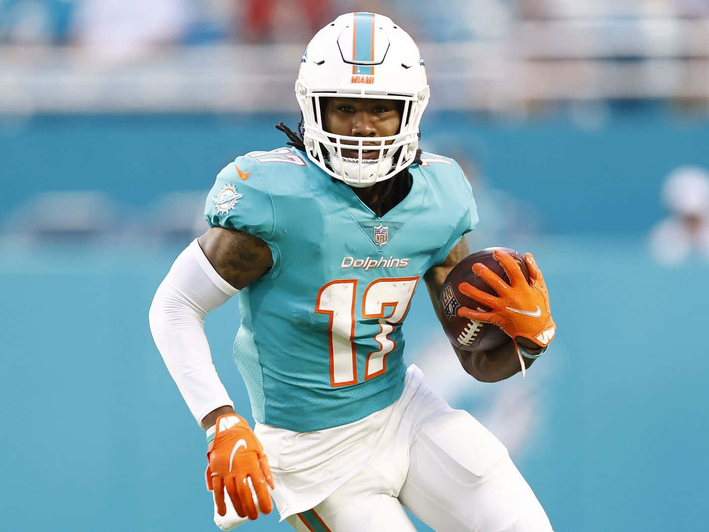 Jaylen Waddle Miami Dolphins Game Action Wallpaper