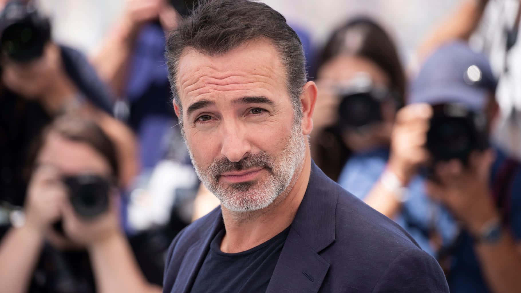 Jean Dujardin Showing His Versatile Acting Talent Wallpaper