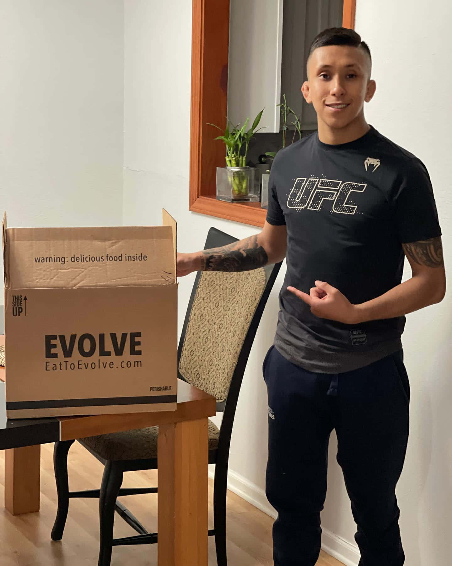 Jeff Molina With Eat To Evolve Meals Wallpaper