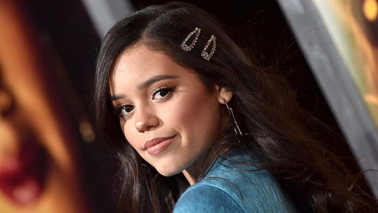 Jenna Ortega Side Glance Event Wallpaper