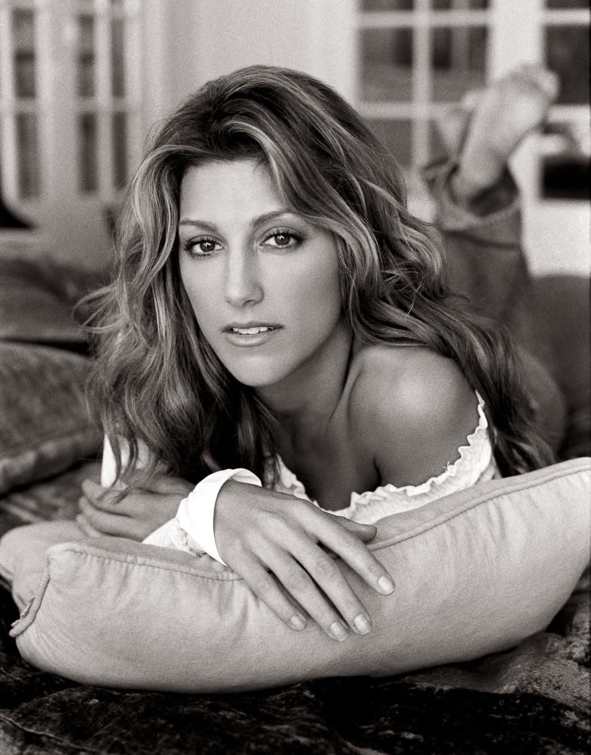 Jennifer Esposito Posing In A Stylish Outfit Wallpaper