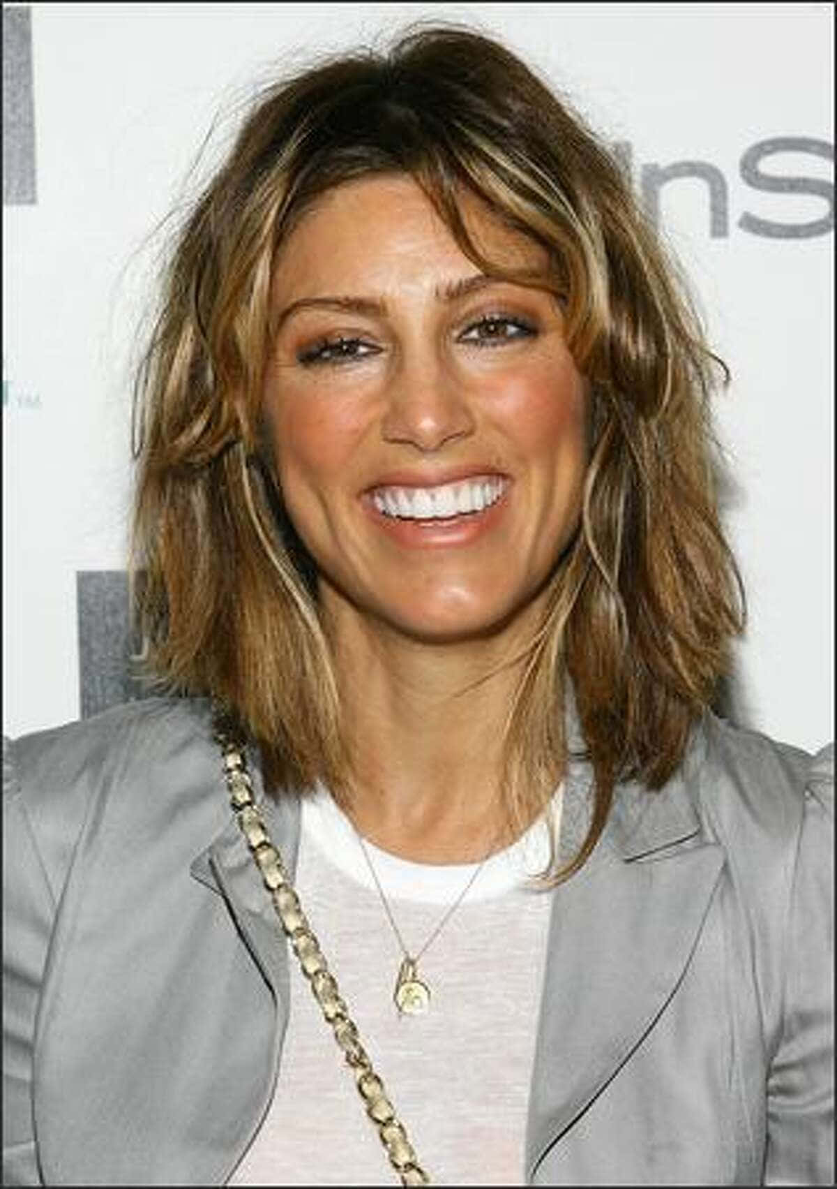 Jennifer Esposito Radiant In Red Wallpaper