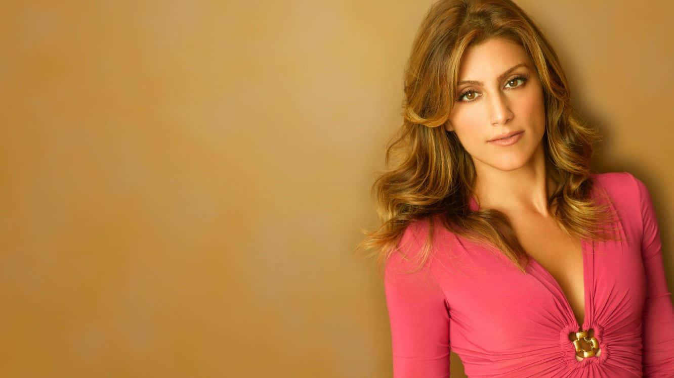 Jennifer Esposito Stunning Pose Wallpaper