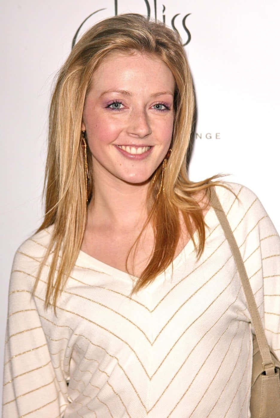 Jennifer Finnigan Smilingat Event Wallpaper