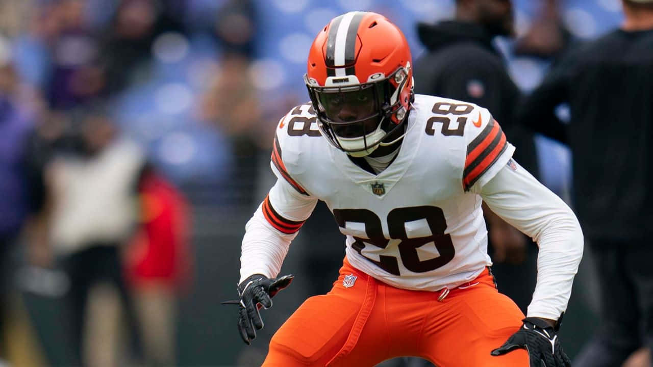 Jeremiah Owusu Koramoah Cleveland Browns Action Pose Wallpaper