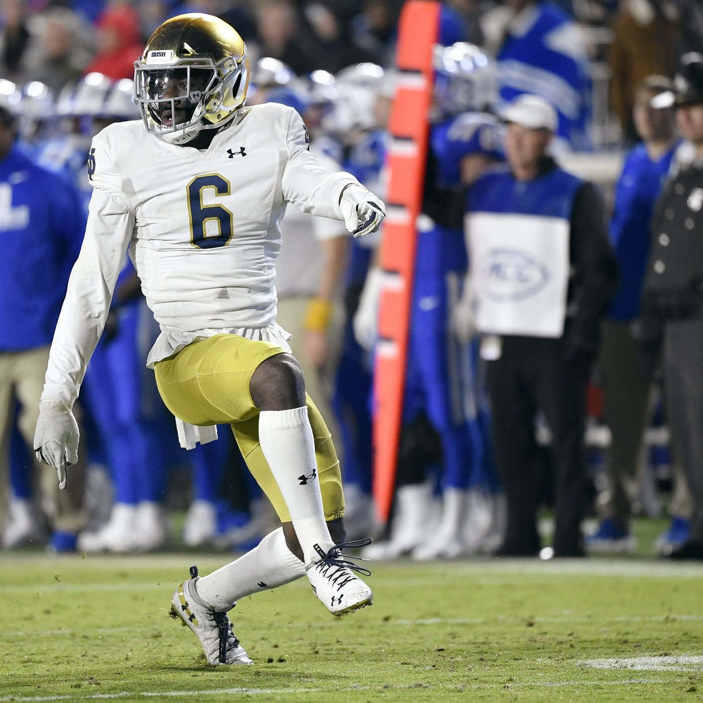 Jeremiah Owusu Koramoah Notre Dame Football Action Wallpaper