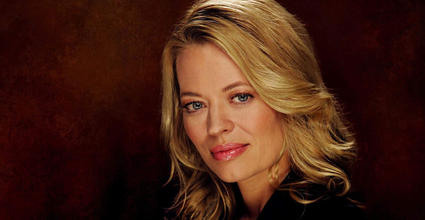 Jeri Ryan Smiling In A Portrait Wallpaper